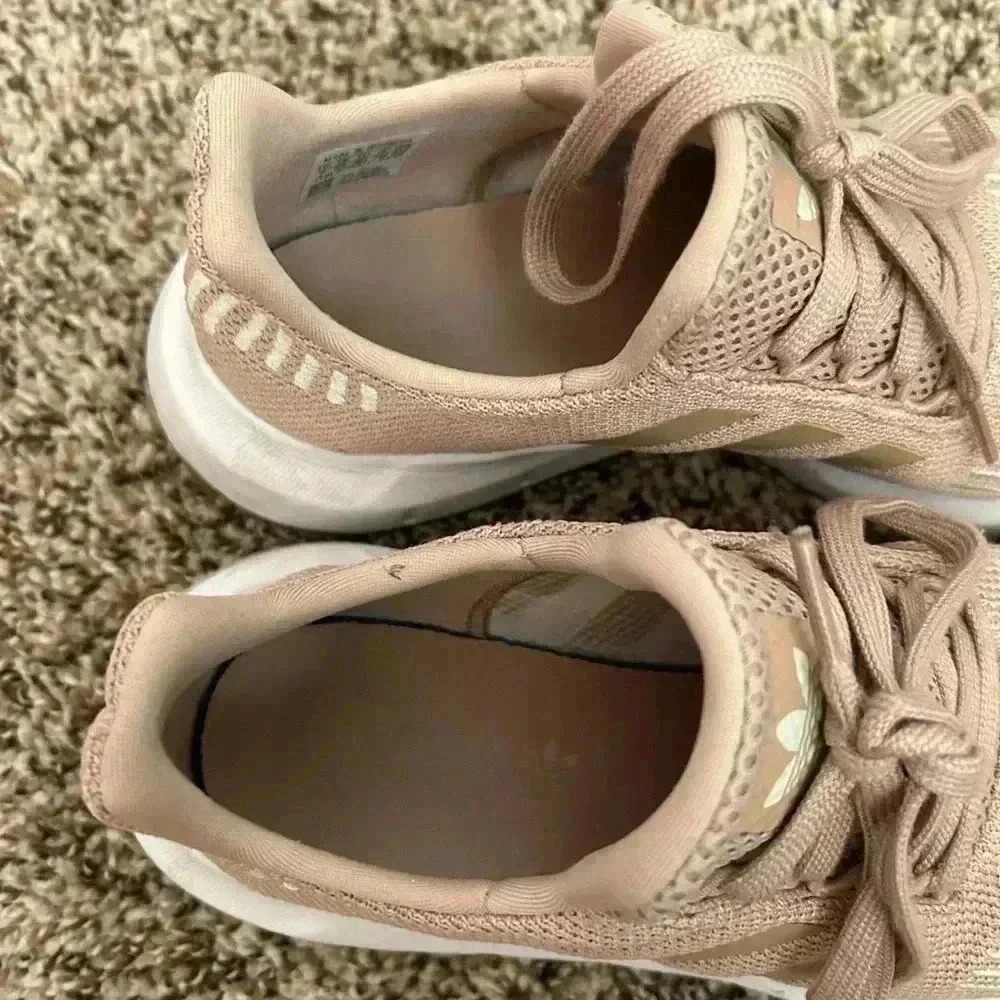 Adidas’s pale pink tennis shoes sneakers - Picture 2 of 11